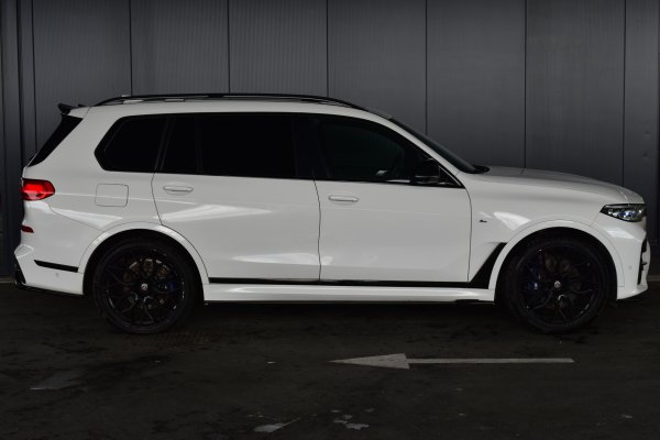 car-img