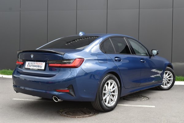 car-img