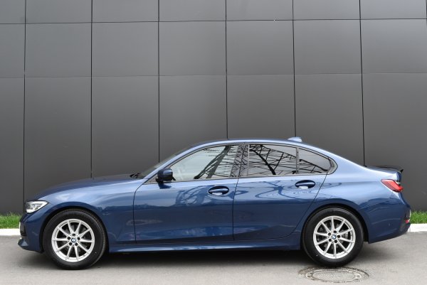 car-img