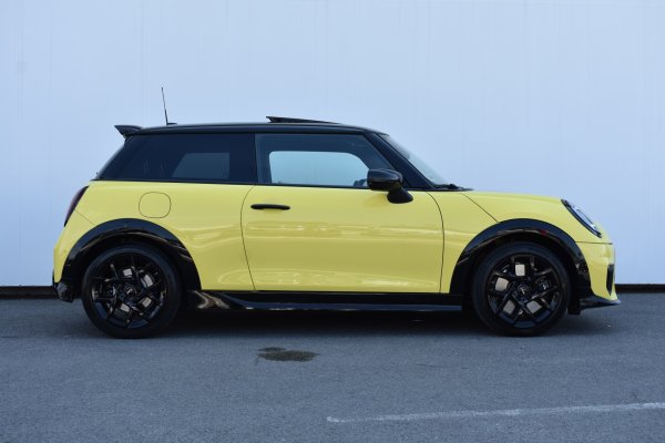 car-img