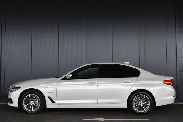 car-img