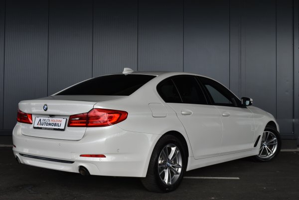 car-img