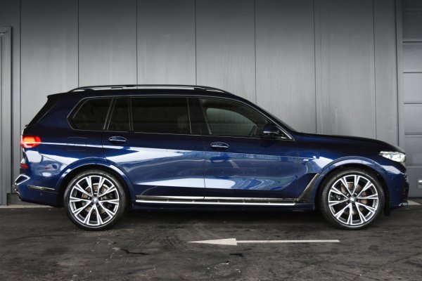car-img