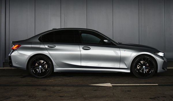 car-img