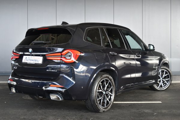 car-img