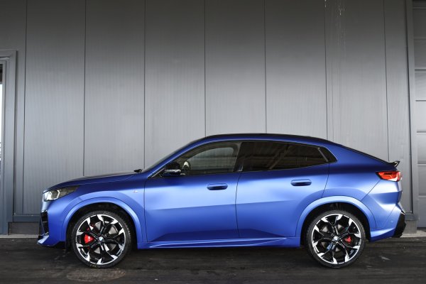 car-img