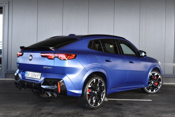 car-img