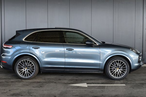 car-img