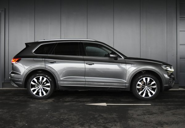 car-img