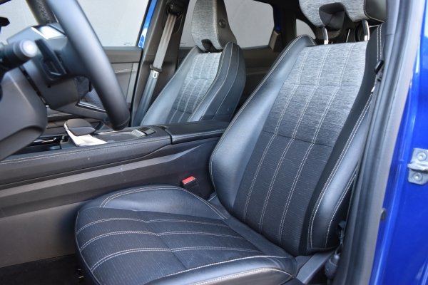car-img
