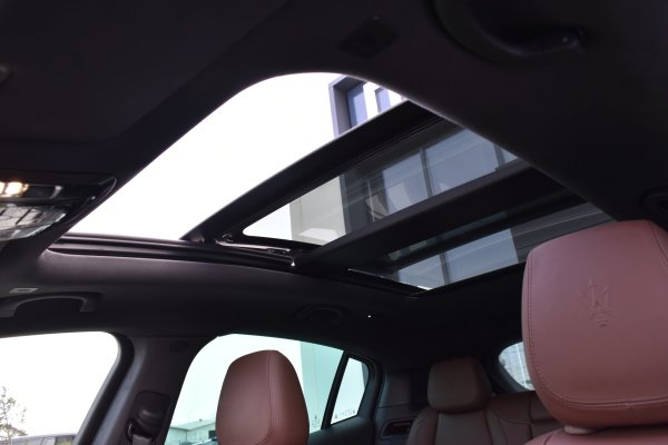 car-img