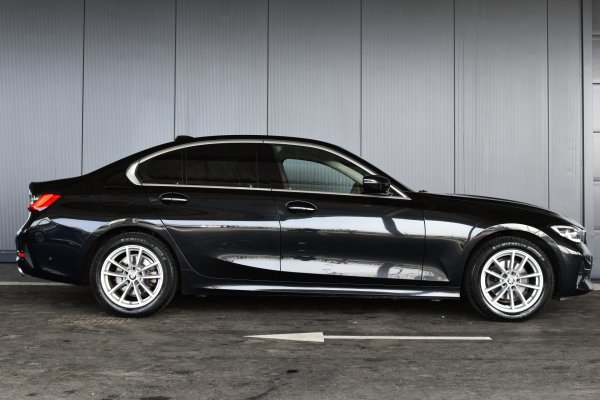 car-img