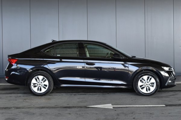 car-img