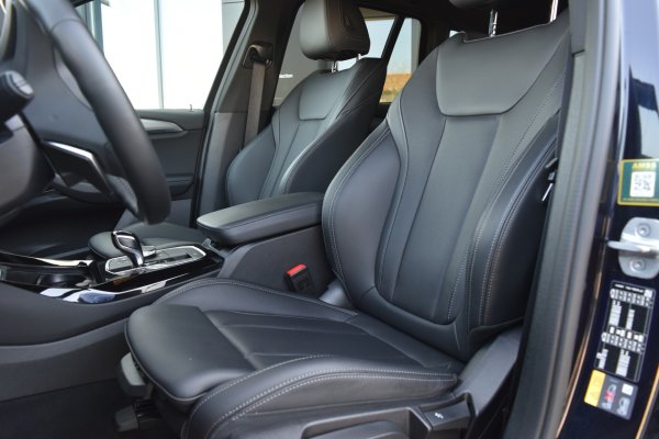 car-img