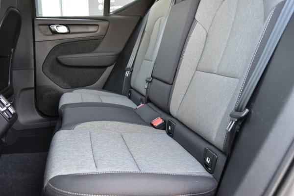 car-img