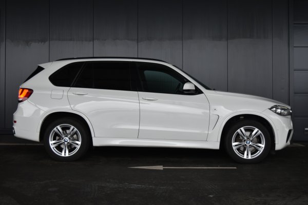 car-img