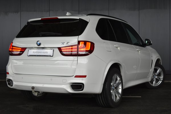 car-img