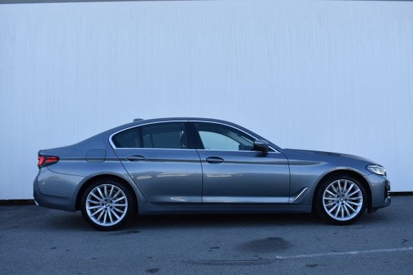 car-img