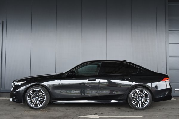 car-img