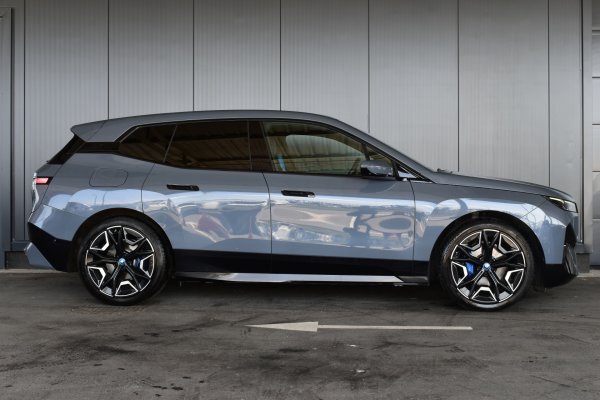 car-img