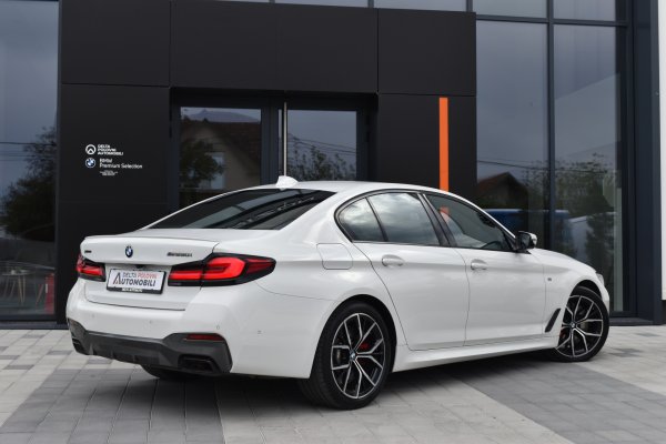car-img