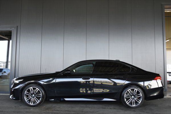 car-img