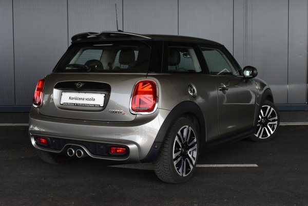car-img