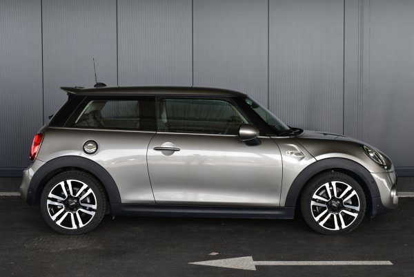 car-img