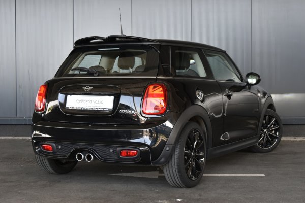 car-img