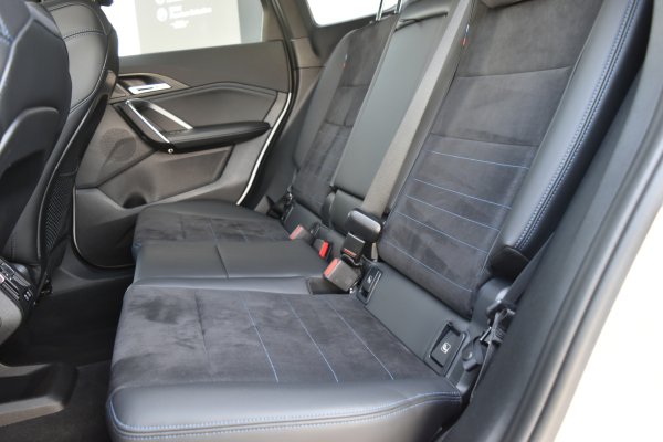 car-img