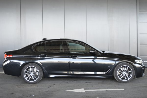car-img