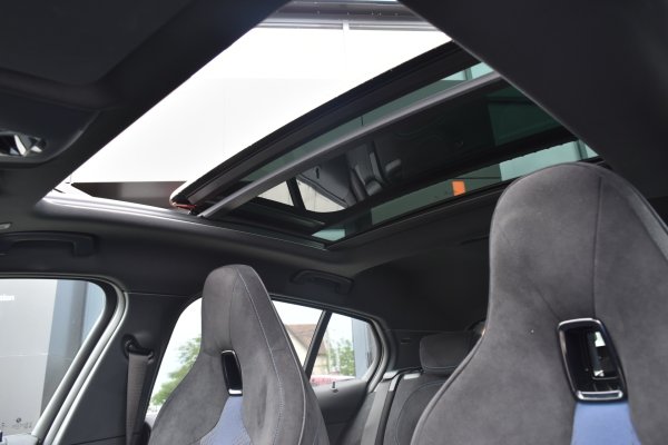 car-img