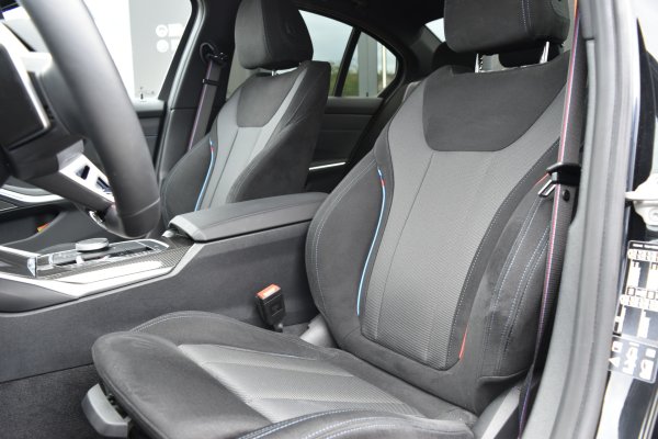 car-img