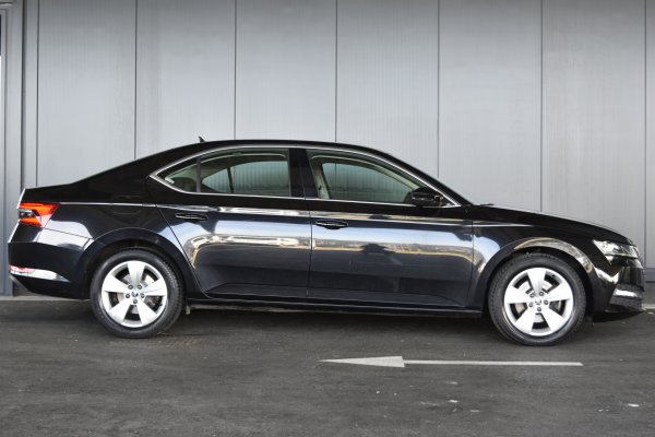 car-img