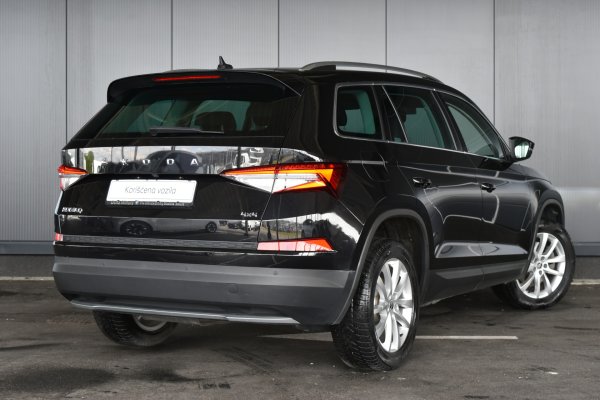 car-img