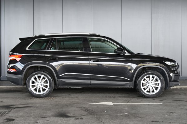 car-img