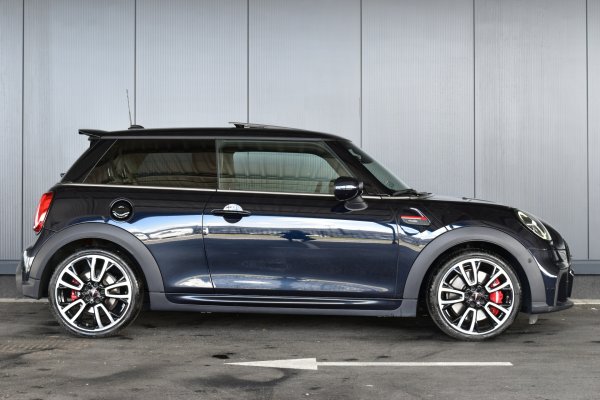 car-img