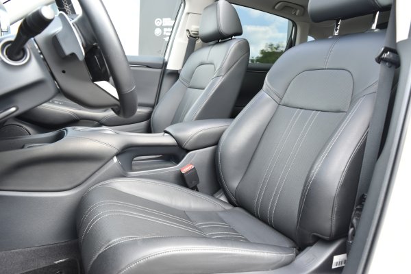 car-img