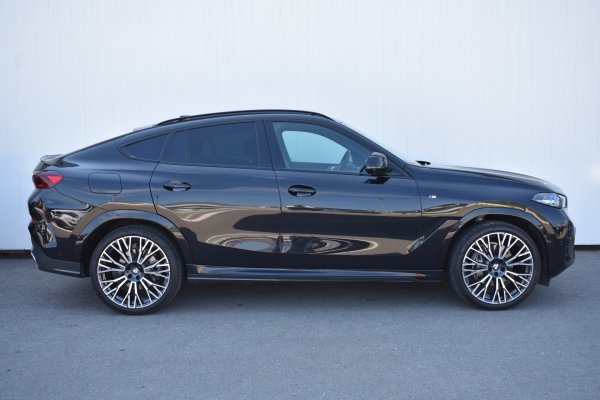 car-img