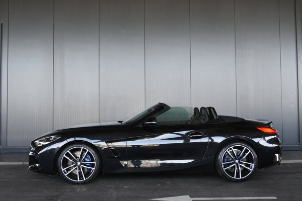 car-img