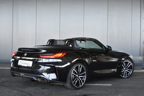 car-img