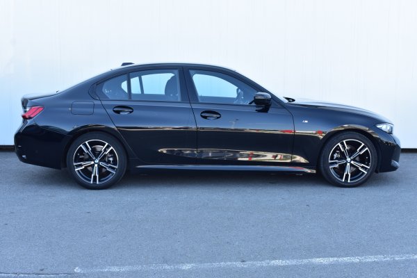 car-img