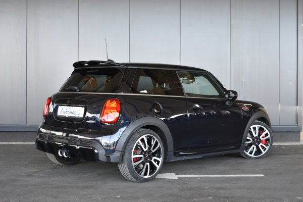 car-img