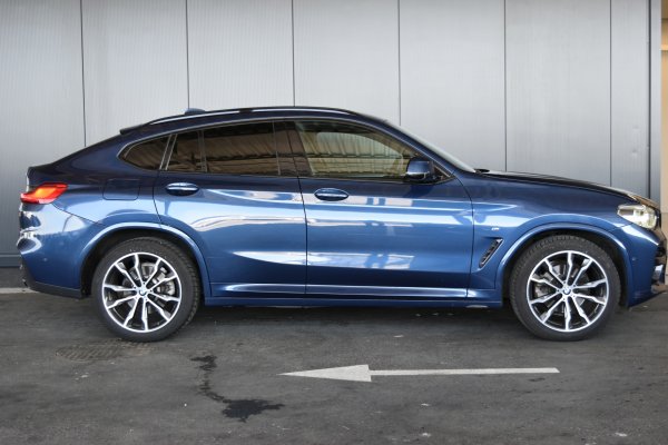 car-img