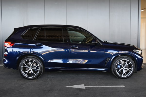 car-img