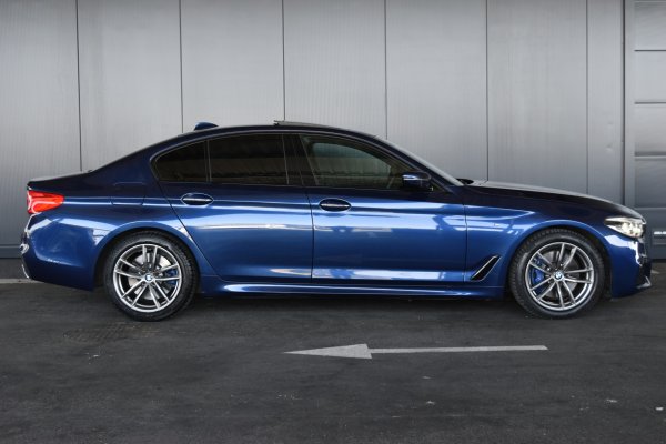 car-img