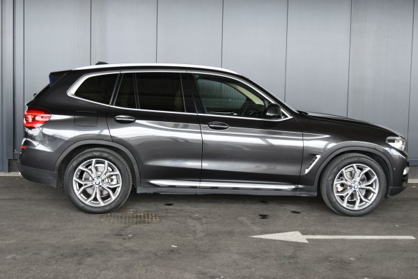 car-img