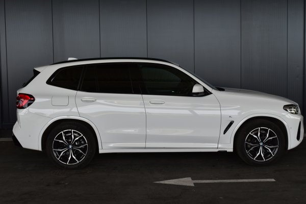 car-img