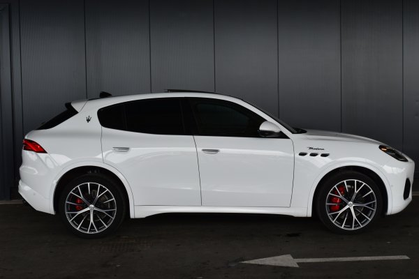 car-img