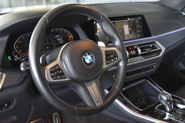 car-img